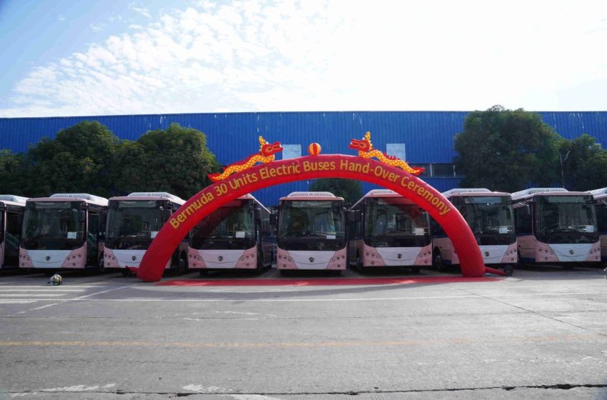  30 E-Busse auf dem Weg nach Bermuda