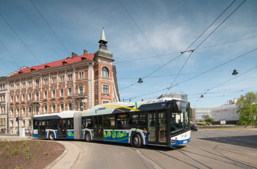  Solaris: 18×18 m E-Gelenkbusse für Krakau