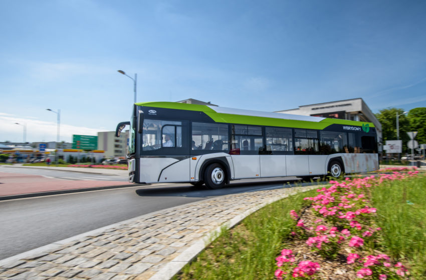  100 Solaris-Hybridbusse für Sardinien