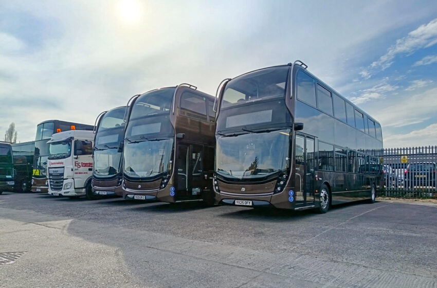  Zwei Enviro400 für Westway Coach Services