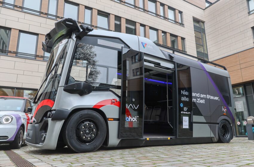  Autonomer Verkehr: vhh.mobility und IAV unterzeichnen Vertrag