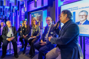 Podiumsdiskussion „Öffentliche Mobilität in Deutschland – Wo geht die Reise hin?“ mit bdo-Präsident Karl Hülsmann, Michael Donth (MdB), Stefan Zierke (MdB) sowie Victoria Broßart (MdB) (Foto: bdo)