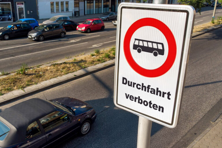 Durchfahrt verboten